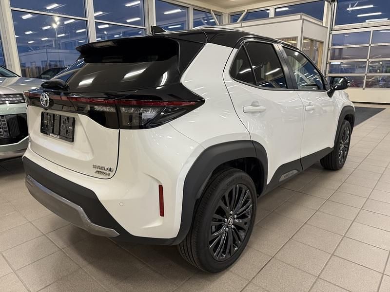 Käytetty Toyota Yaris Cross Business Edition 116 HP (85 kW) 2022 Katumaasturi