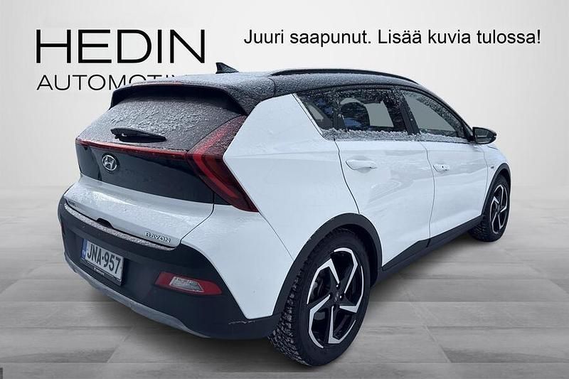 Käytetty Hyundai Bayon 120 HP (88 kW) 2023 Valkoinen Katumaasturi