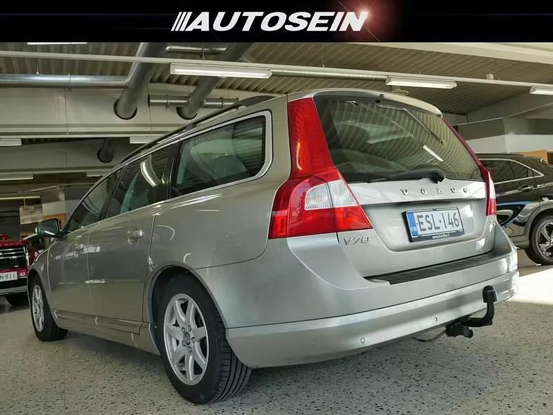 Käytetty Volvo V70 Momentum 109 HP (80 kW) 2010 Farmari