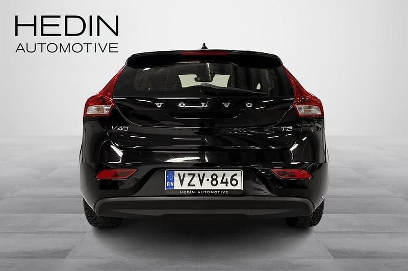 Käytetty Volvo V40 Business Edition 122 HP (89 kW) 2018 Musta Viistoperä