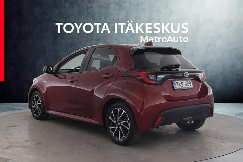 Käytetty Toyota Yaris Hybrid Style 116 HP (85 kW) 2020 Punainen Viistoperä