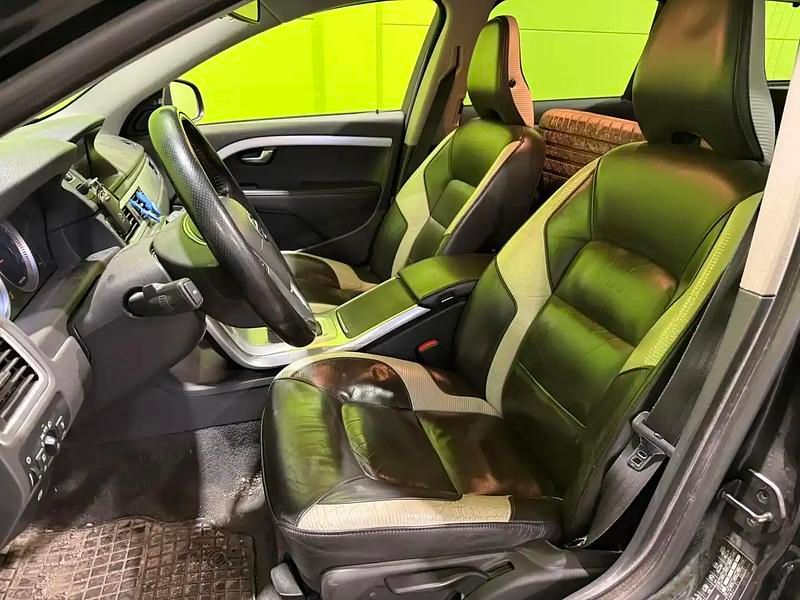 Käytetty Volvo V70 R-Design 136 HP (100 kW) 2012 Musta Farmari