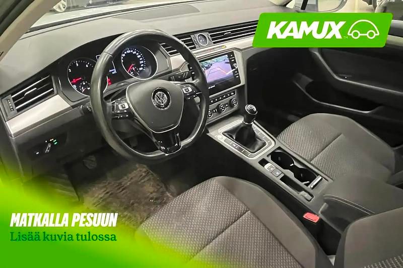 Käytetty VW Passat 120 HP (88 kW) 2018 Hopea / harmaa Farmari