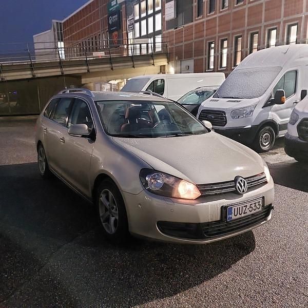 Hopea Käytetty 2013 VW Golf VII Comfortline Farmari | 5 990 € (Perustarjous) - Kuva 1/4