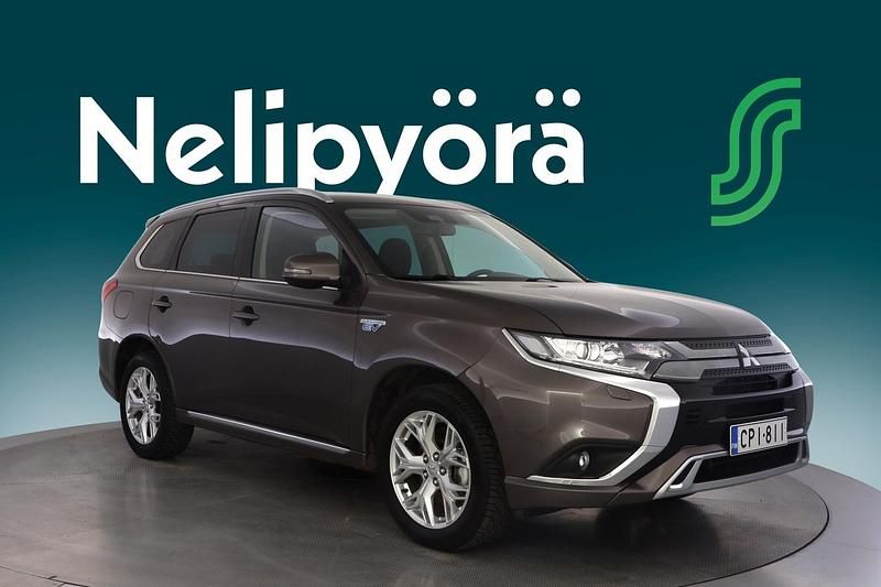 Käytetty Mitsubishi Outlander P-HEV Active 135 HP (99 kW) 2021 Ruskea Katumaasturi