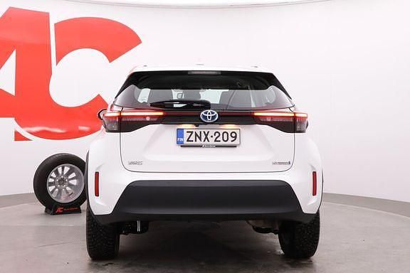 Käytetty Toyota Yaris Cross Active 116 HP (85 kW) 2022 040 valk Katumaasturi