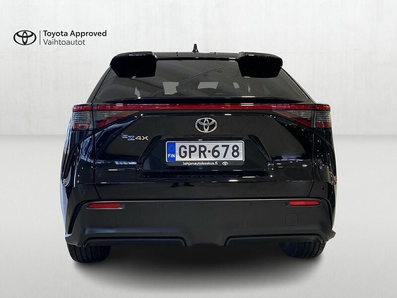 Käytetty Toyota bZ4X Comfort 160 kW (218 HP) 2022 Musta Katumaasturi