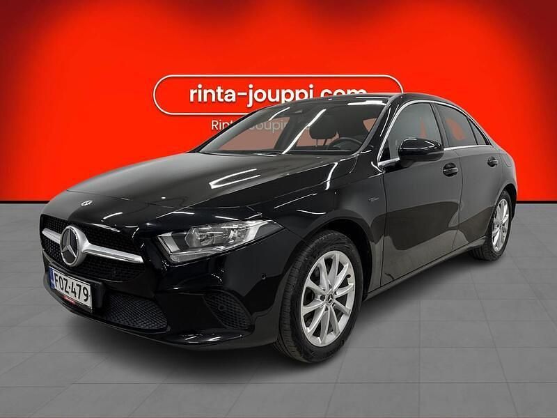 Musta Käytetty 2020 Mercedes A250 Business Sedan | 24 600 € (Perustarjous) - Kuva 1/3