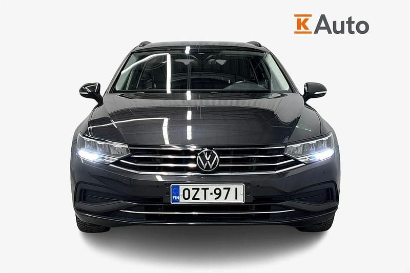 Käytetty VW Passat Comfortline 150 HP (110 kW) 2023 Harmaa Farmari