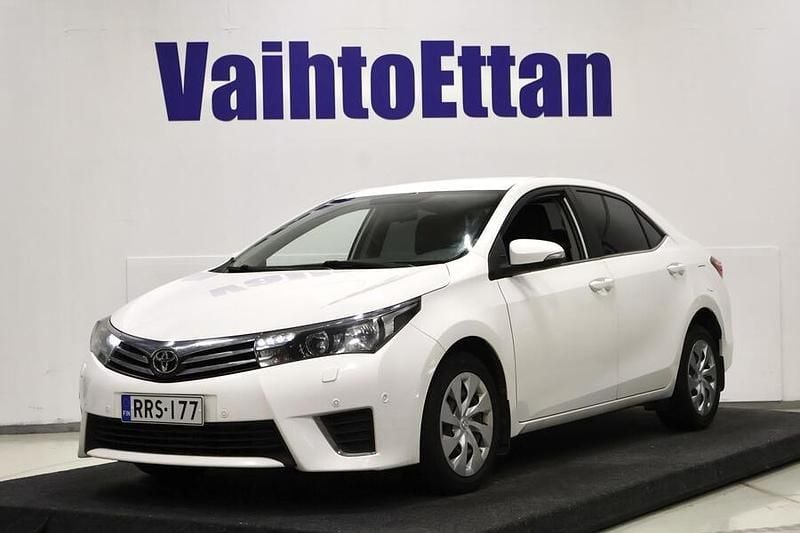 Valkoinen Käytetty 2014 Toyota Corolla Active Sedan | 9 850 € - Kuva 1/2
