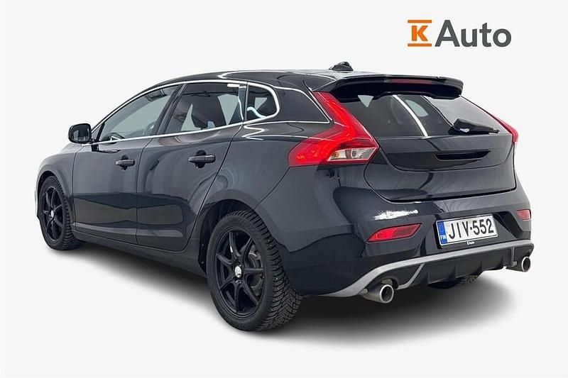 Käytetty Volvo V40 R-Design 177 HP (130 kW) 2013 Musta Viistoperä