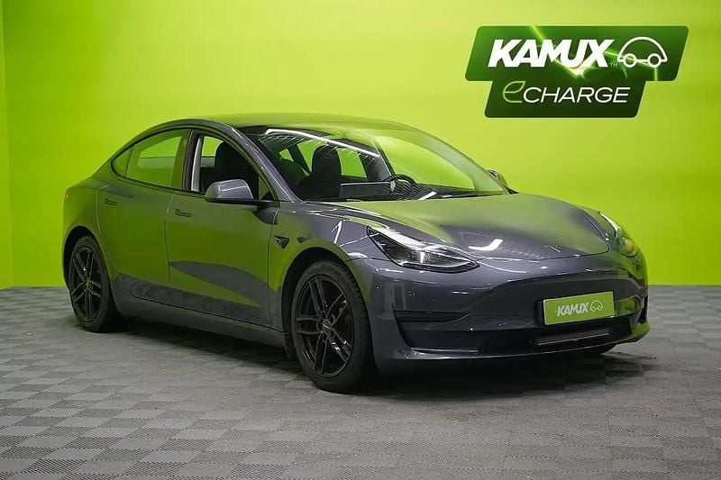 Hopea / harmaa Käytetty 2023 Tesla Model 3 Standard Range Plus Sedan | 26 790 € (Perustarjous) - Kuva 1/4