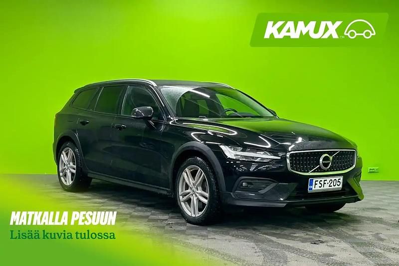 Musta Käytetty 2020 Volvo V60 CC Farmari | 37 990 € (Hieman kallis) - Kuva 1/4