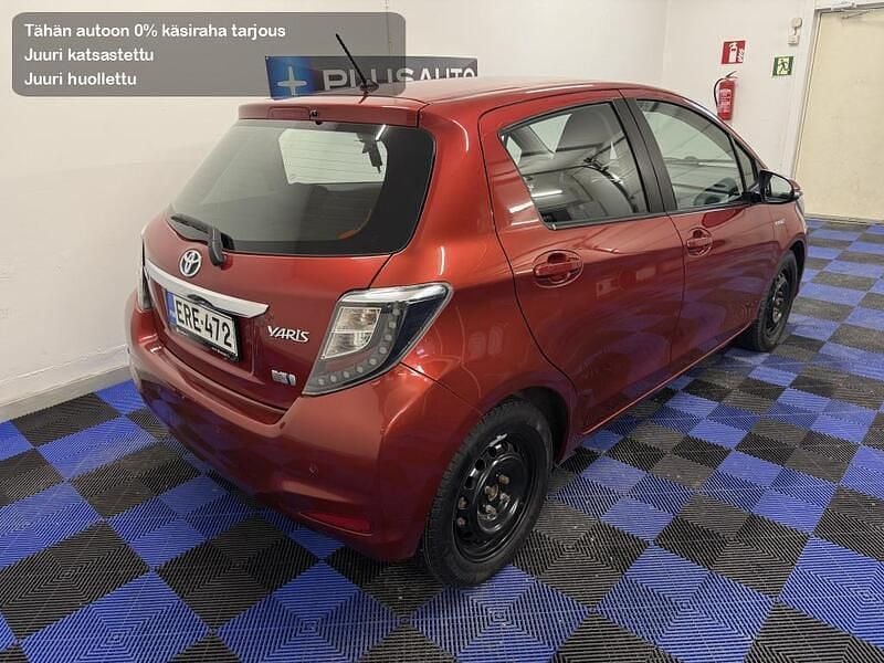 Käytetty Toyota Yaris 75 HP (55 kW) 2013 Viistoperä