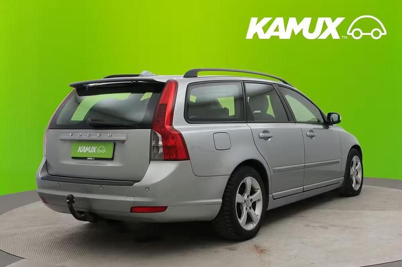 Käytetty Volvo V50 Momentum 136 HP (100 kW) 2009 Hopea / harmaa Farmari