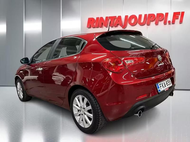 Käytetty Alfa Romeo Giulietta 140 HP (102 kW) 2011 Viistoperä