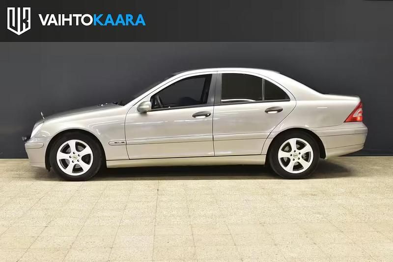 Käytetty Mercedes C200 Classic 122 HP (89 kW) 2004 Sedan