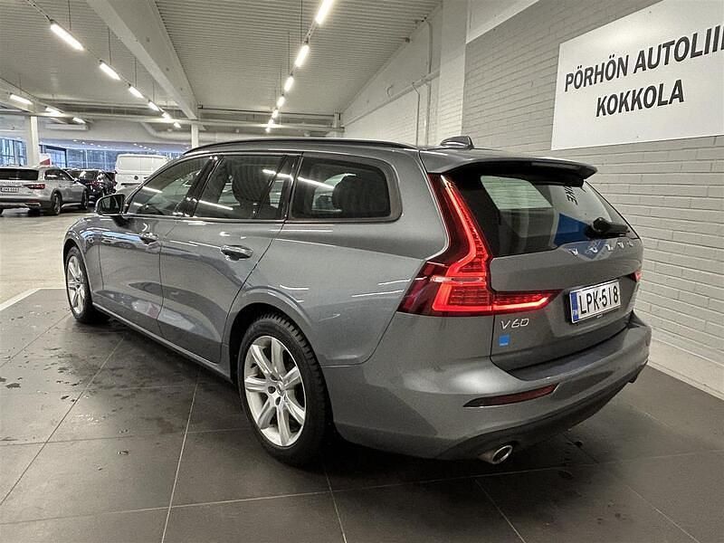 Käytetty Volvo V60 Momentum 190 HP (139 kW) 2019 Harmaa Farmari