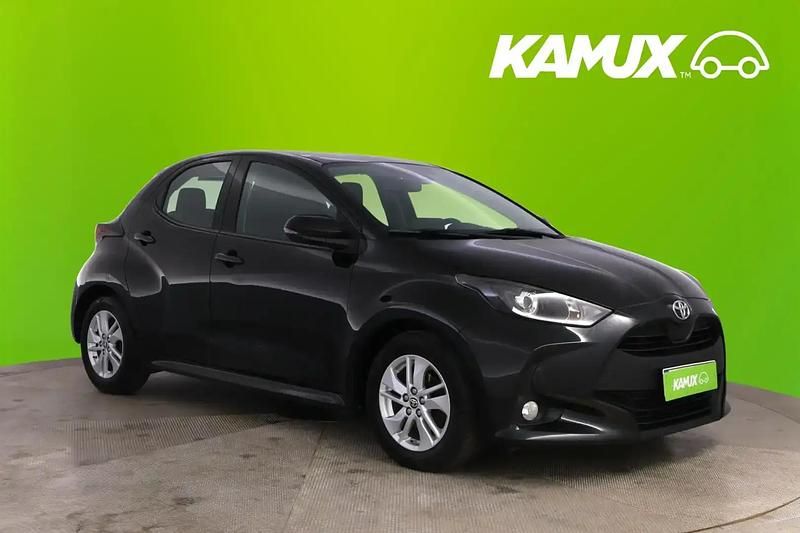 Musta Käytetty 2021 Toyota Yaris Active Sedan | 14 490 € (Perustarjous) - Kuva 1/4