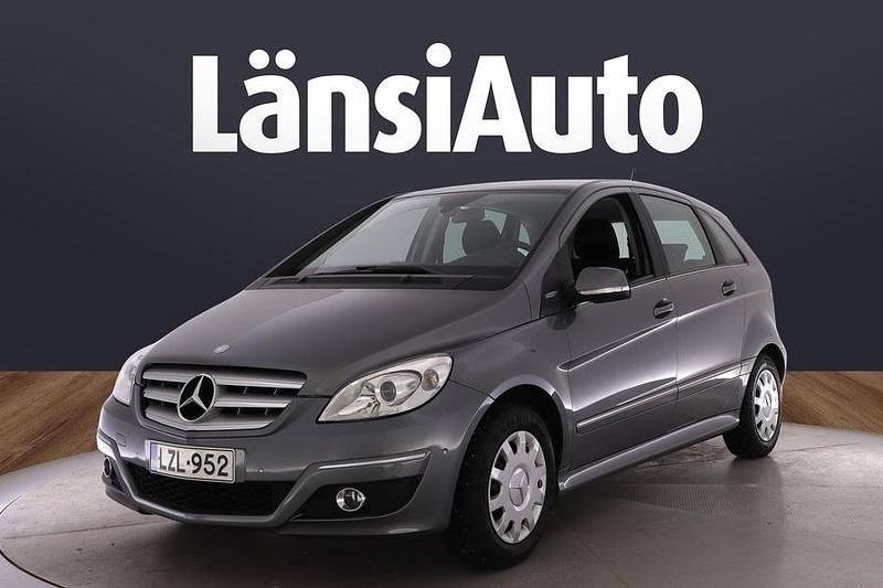 Musta Käytetty 2011 Mercedes B180 Business Tila-auto | 7 400 € (Perustarjous) - Kuva 1/1