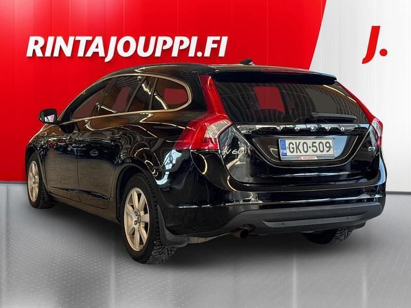 Käytetty Volvo V60 Momentum 114 HP (83 kW) 2012 Musta Farmari