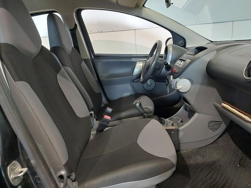 Käytetty Peugeot 107 Access 68 HP (50 kW) 2011 Harmaa Viistoperä