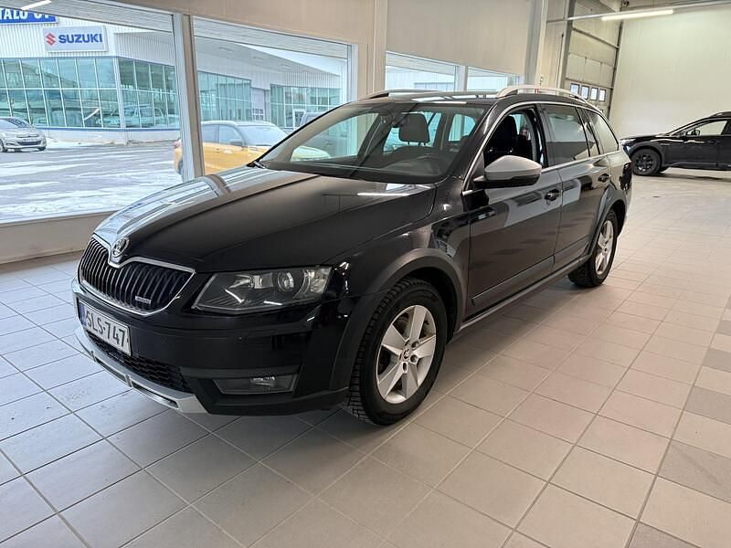 Käytetty Skoda Octavia 184 HP (135 kW) 2015 Musta Viistoperä