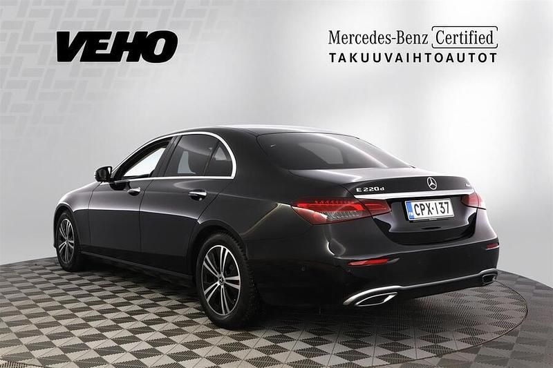 Käytetty Mercedes E220 Avantgarde 194 HP (142 kW) 2021 Musta Sedan