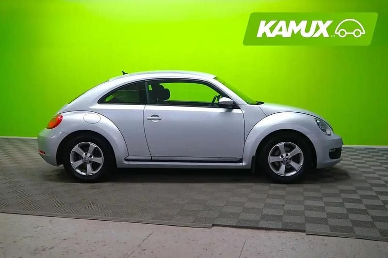 Käytetty VW Beetle 105 HP (77 kW) 2012 Hopea / harmaa Sedan