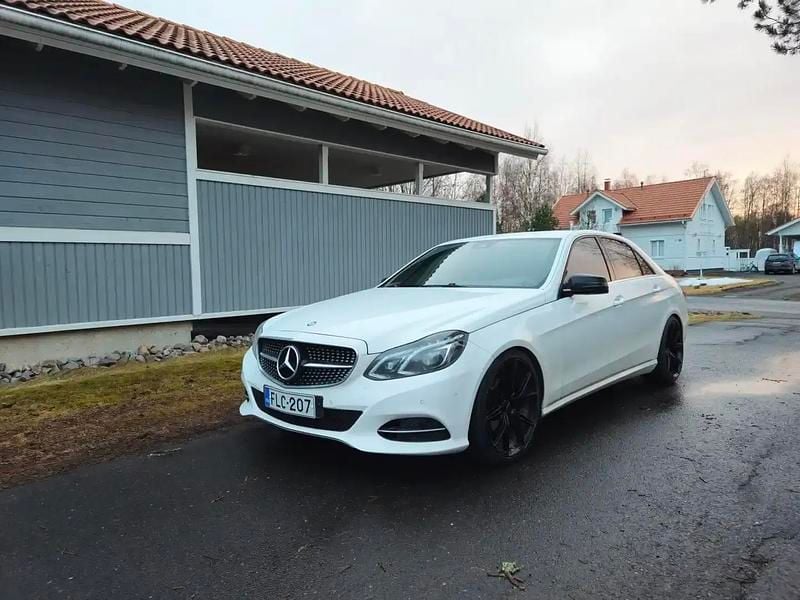Käytetty Mercedes E220 Business 170 HP (125 kW) 2014 Valkoinen Sedan