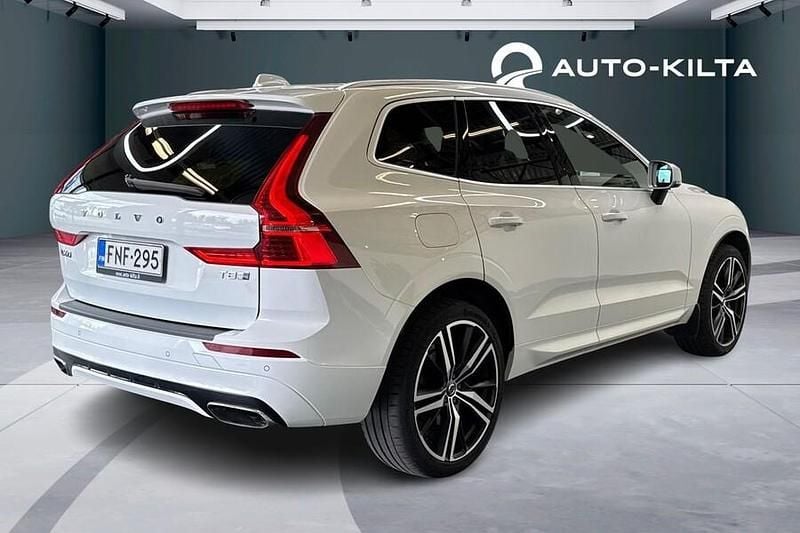 Käytetty Volvo XC60 R-Design 320 HP (235 kW) 2018 Valkoinen Katumaasturi