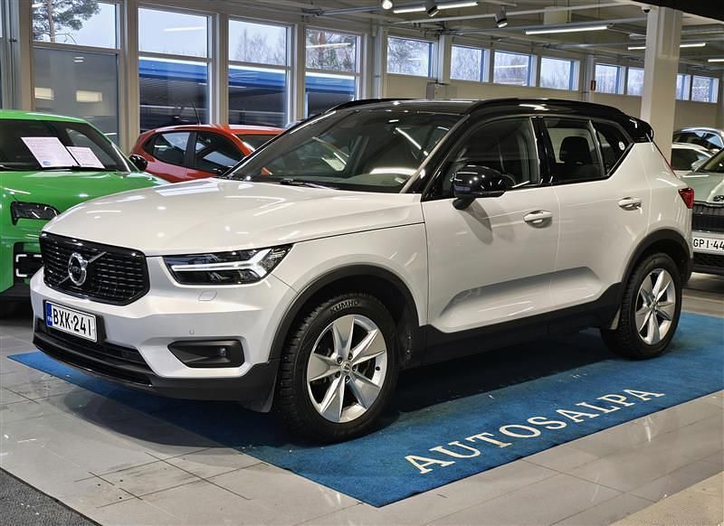Käytetty Volvo XC40 R-Design 163 HP (119 kW) 2020 Katumaasturi