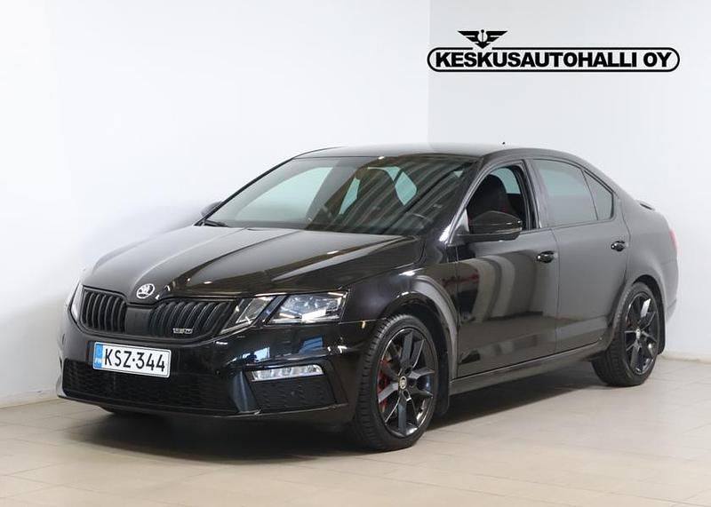 Musta Käytetty 2017 Skoda Octavia RS Viistoperä | 24 900 € (Hieman kallis) - Kuva 1/4