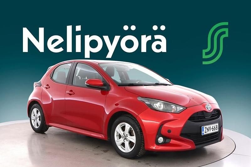 Käytetty Toyota Yaris Hybrid Active 116 HP (85 kW) 2022 Punainen Viistoperä