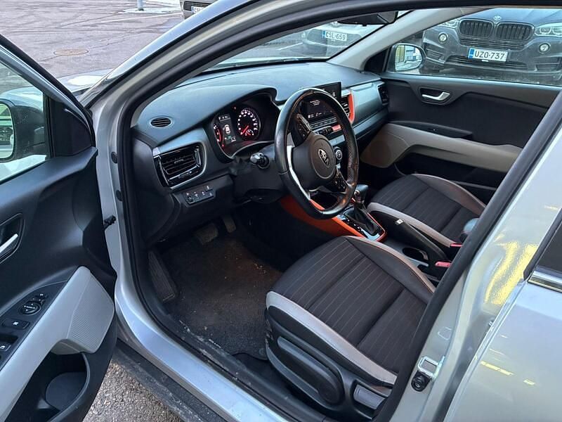 Käytetty Kia Stonic EX 120 HP (88 kW) 2021 Katumaasturi