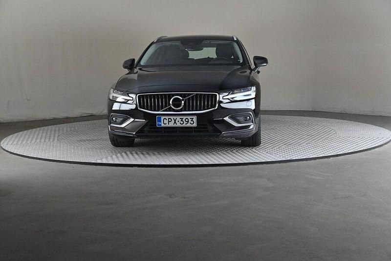 Käytetty Volvo V60 Business Edition 197 HP (144 kW) 2021 Farmari