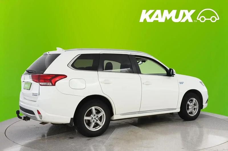 Käytetty Mitsubishi Outlander P-HEV Instyle 121 HP (88 kW) 2015 Valkoinen Farmari