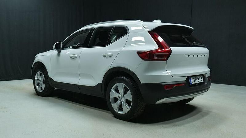 Käytetty Volvo XC40 Business Edition 163 HP (119 kW) 2022 Valkoinen Katumaasturi