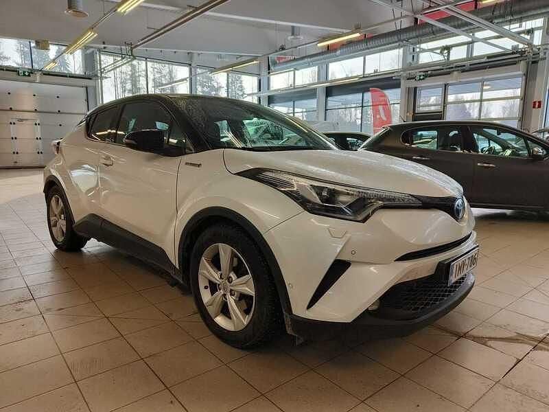 Käytetty Toyota C-HR Business Edition 122 HP (89 kW) 2017 Katumaasturi