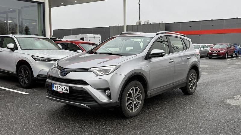 Harmaa Käytetty 2019 Toyota RAV4 Hybrid Edition Katumaasturi | 26 750 € (Hyvä tarjous) - Kuva 1/4