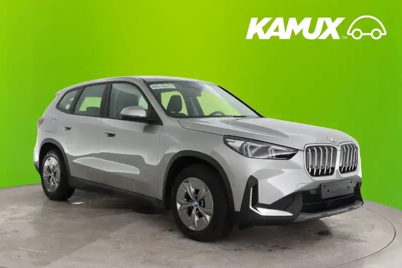 Hopea / harmaa Käytetty 2023 BMW iX1 Katumaasturi | 39 870 € (Supertarjous) - Kuva 1/4