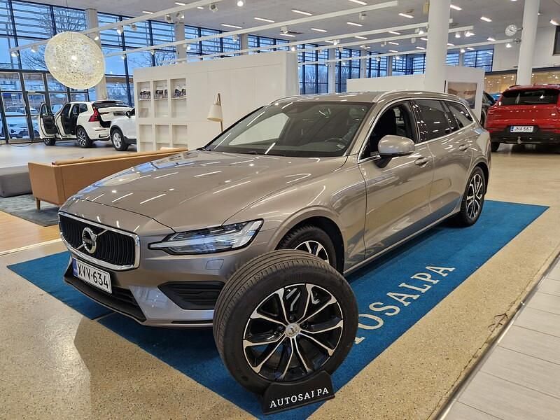 Käytetty Volvo V60 Momentum 150 HP (110 kW) 2019 Harmaa Farmari