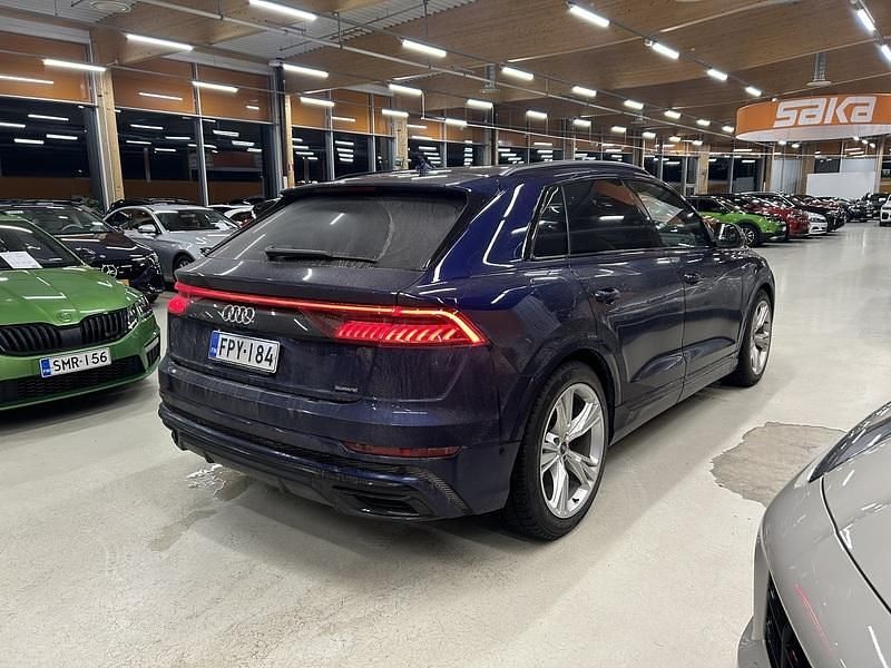 Käytetty Audi Q8 S-Line 462 HP (339 kW) 2021 Katumaasturi