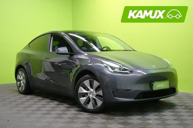 Hopea / harmaa Käytetty 2021 Tesla Model Y Katumaasturi | 33 570 € (Perustarjous) - Kuva 1/4
