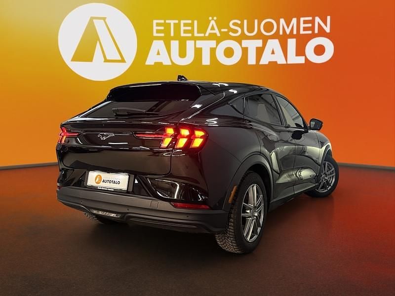 Käytetty Ford Mustang Mach-E 216 kW (294 HP) 2022 Musta Katumaasturi