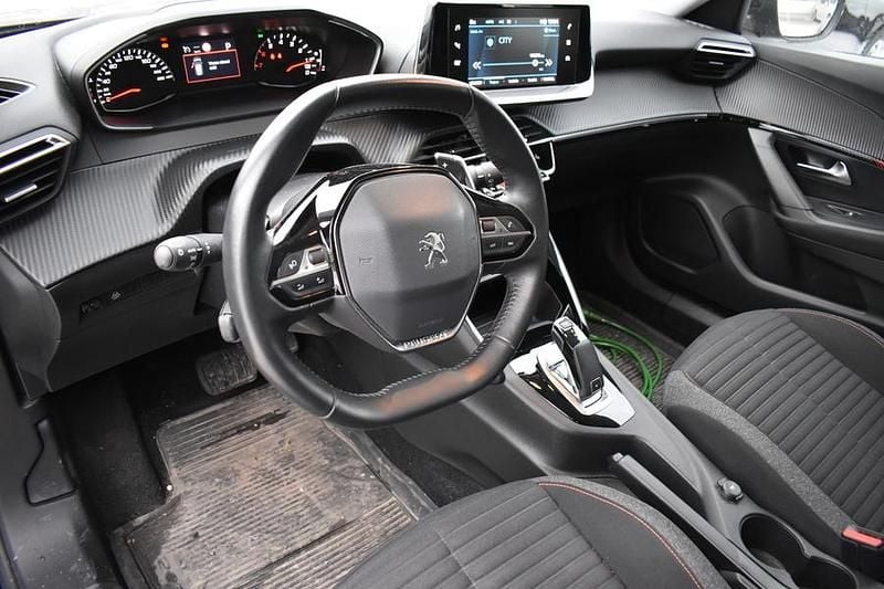 Käytetty Peugeot 2008 Active 131 HP (96 kW) 2021 Katumaasturi