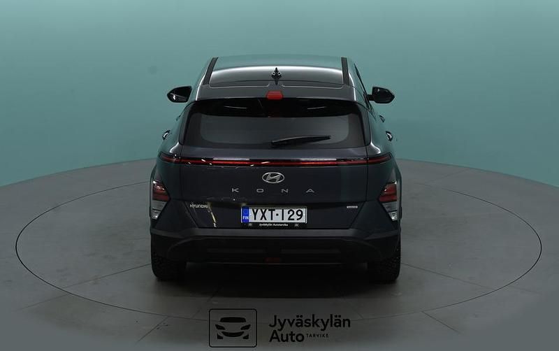 Käytetty Hyundai Kona Comfort 141 HP (103 kW) 2024 Harmaa Katumaasturi