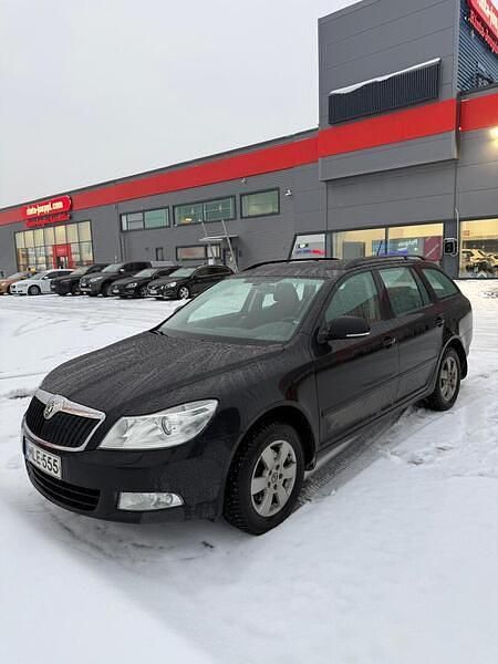 Musta Käytetty 2013 Skoda Octavia Experience Farmari | 8 890 € (Perustarjous) - Kuva 1/3