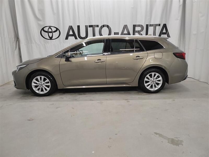 Käytetty Toyota Corolla Edition 196 HP (144 kW) 2023 Ruskea (beige) Farmari