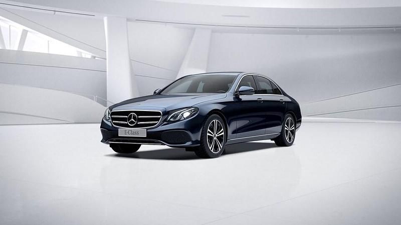 Käytetty Mercedes E220 Business 194 HP (142 kW) 2019 Sininen Sedan